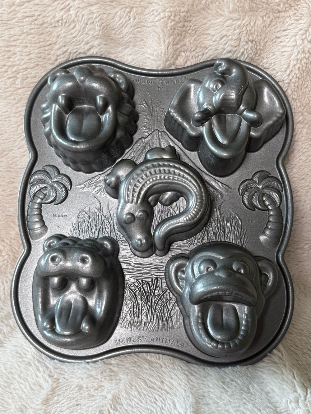 NordicWare Hungry Animals Retired Cake & Ice Cream Pan Cast Aluminum